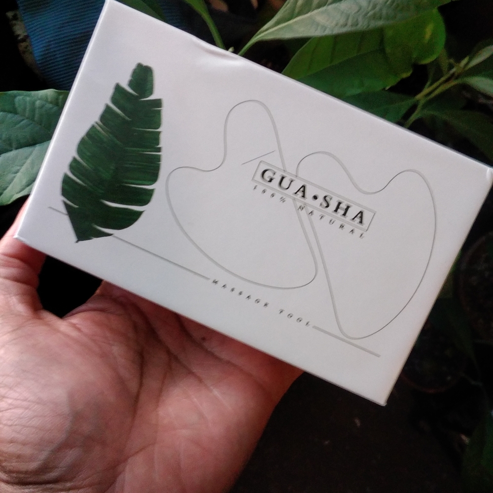 Opalite Gua Sha Facial Tool - Picture 4 of 7